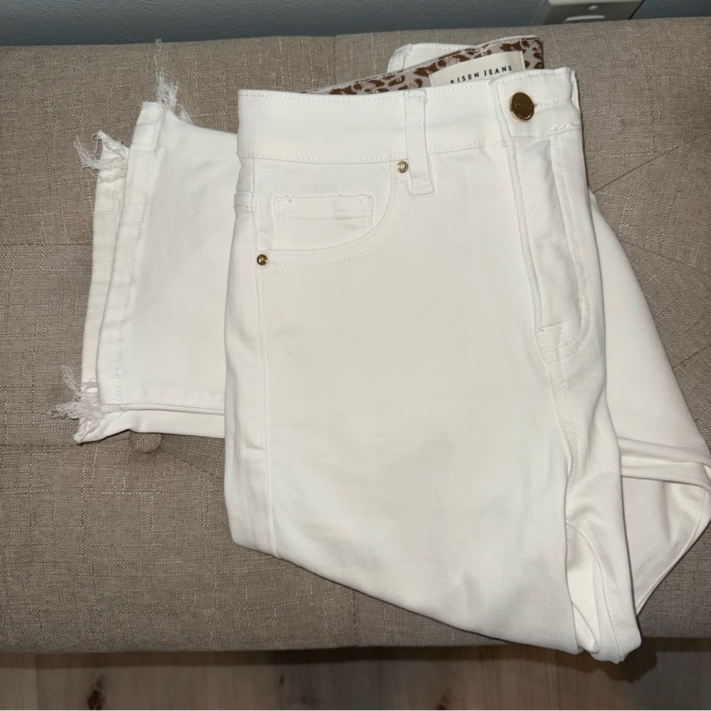 Risen White Ankle Jeans with Distressed Hem Size 3/26